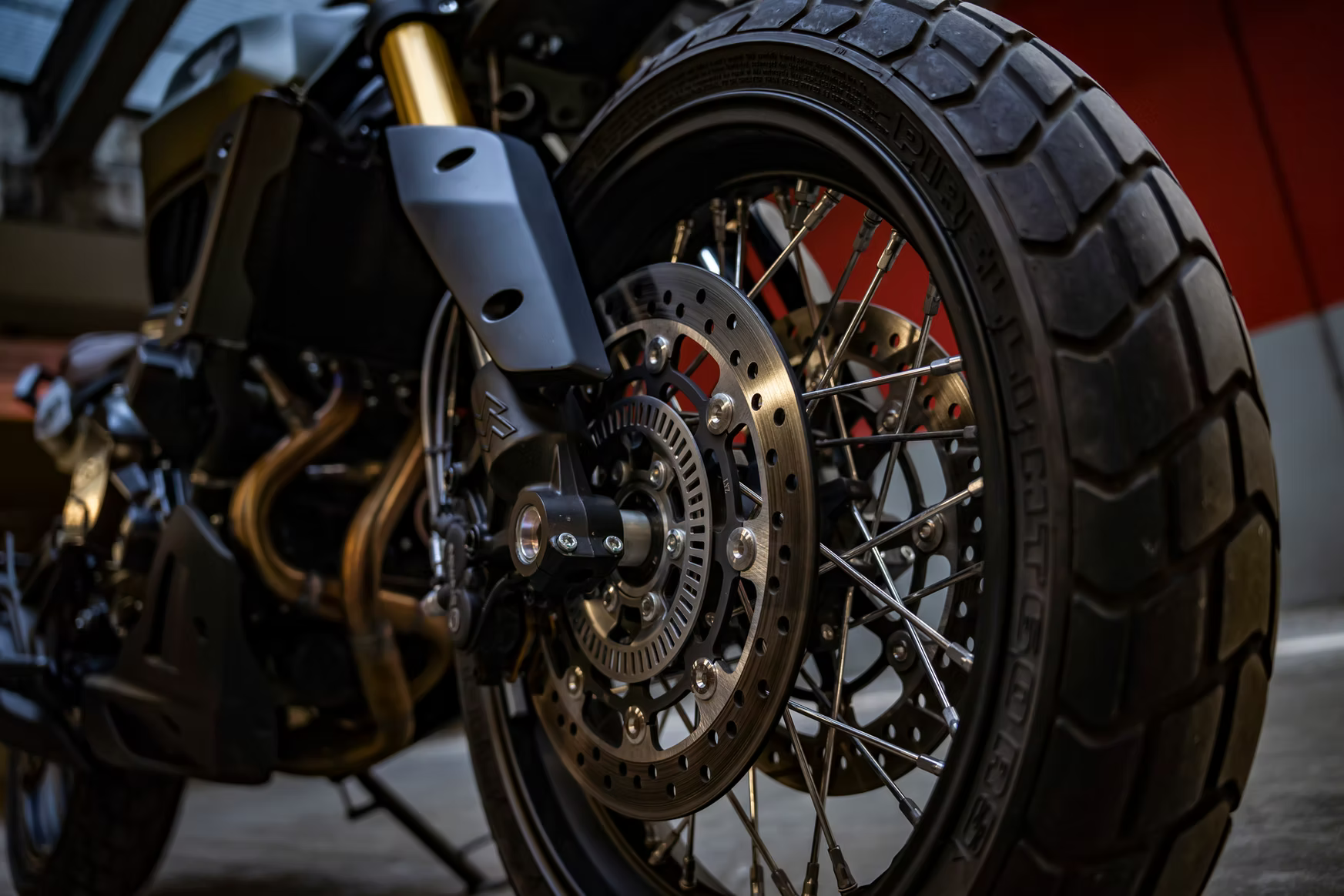 Moto Morini Seiemmezzo SCR Platinum Black