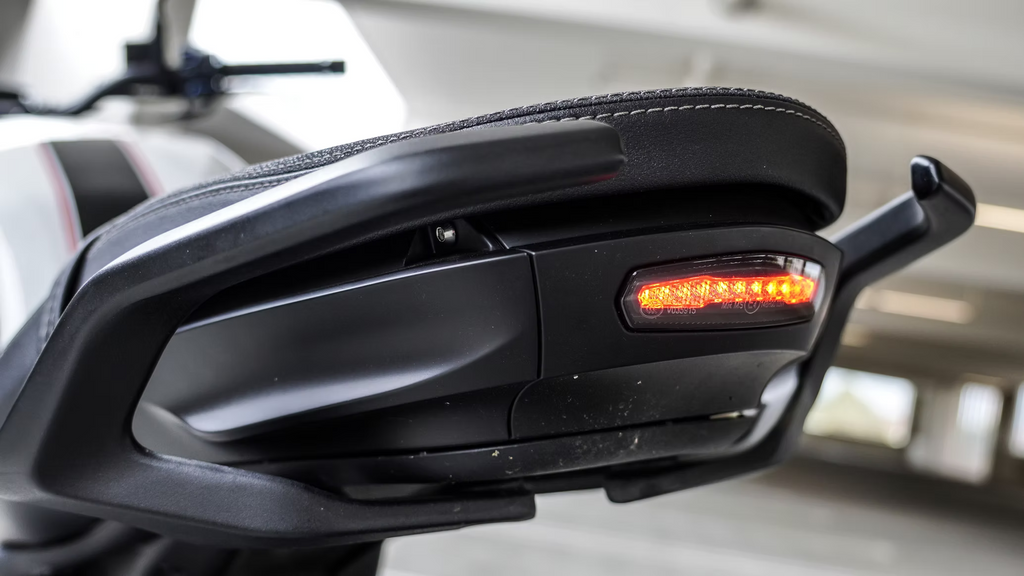 Moto Morini Seiemmezzo STR Vivid White
